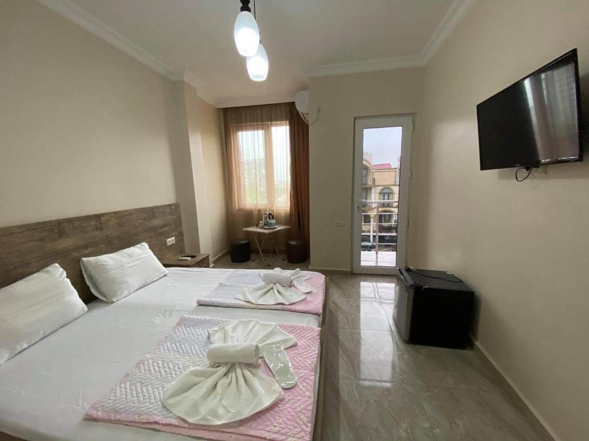 Family Hotel Batumi Eksteriør billede