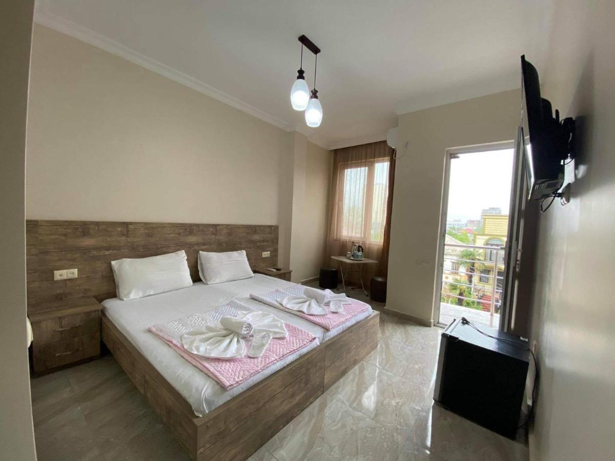 Family Hotel Batumi Eksteriør billede