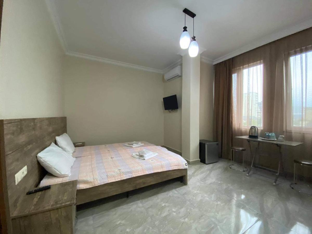 Family Hotel Batumi Eksteriør billede